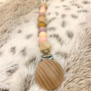 Silicone Beaded Paci Clip.